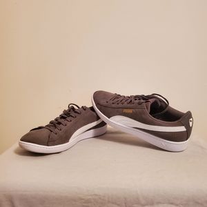 Gray/White Suede Puma Shoes Size 8 Women's